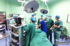 鄂州市中央病院结束一例宏大气管异物取出术
